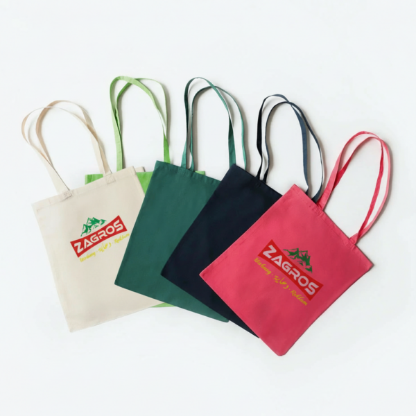 envato-labs-image-edit-10.png حقيبة تسوق قطنية كلاسيكية (Tote Bag) مع طباعة الشعار – يد طويلة